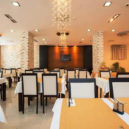 内维斯基加尔尼酒店 酒店 4*