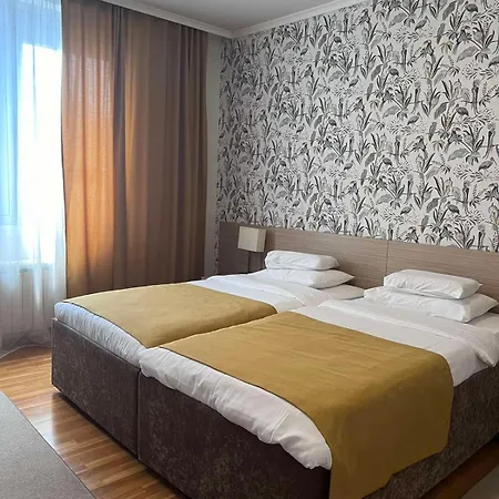 Garni Nevski 4*