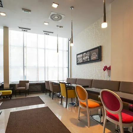 酒店 内维斯基加尔尼酒店