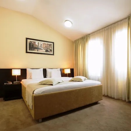 内维斯基加尔尼酒店 酒店 4*