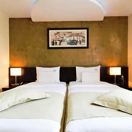 酒店 内维斯基加尔尼酒店 4*