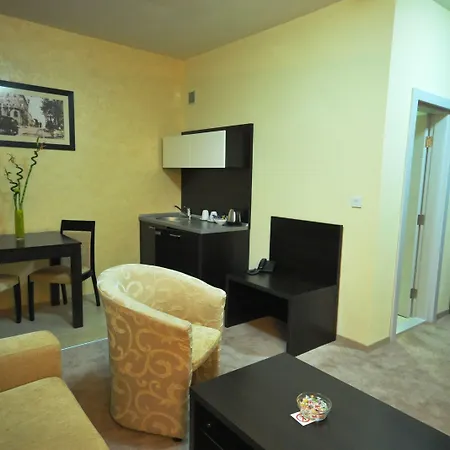 酒店 内维斯基加尔尼酒店 4*