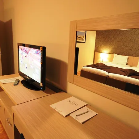 酒店 内维斯基加尔尼酒店 4*