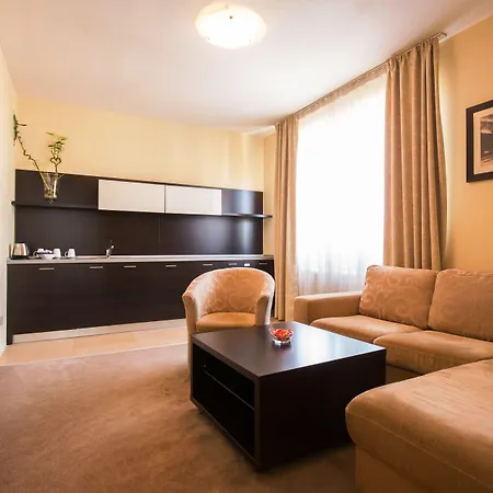 酒店 内维斯基加尔尼酒店