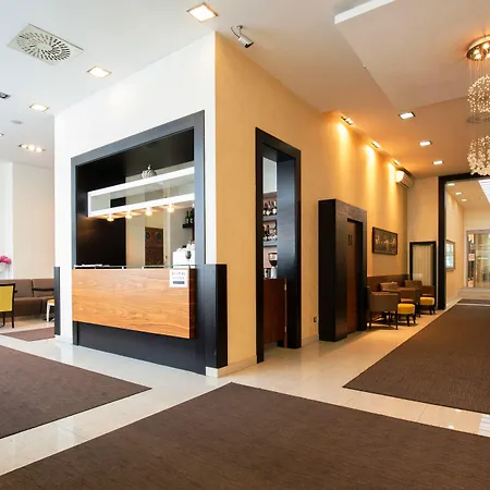 内维斯基加尔尼酒店 4*