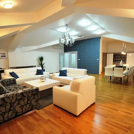 内维斯基加尔尼酒店