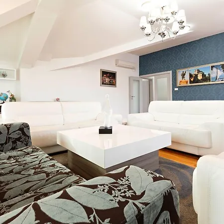 内维斯基加尔尼酒店