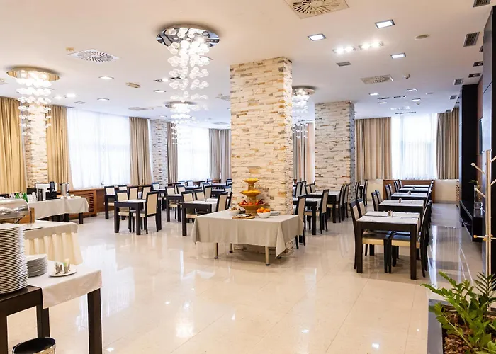 内维斯基加尔尼酒店 4*