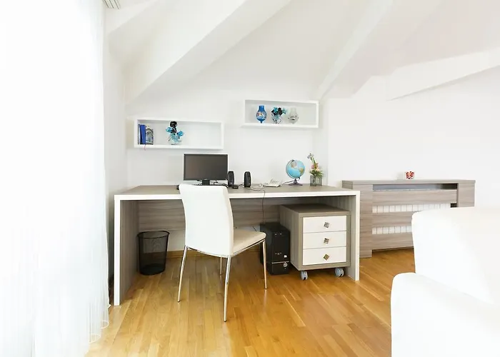 Hotel Garni Nevski 4*